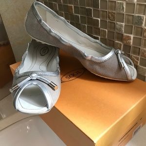 Tod's silver ballet flats sz 10, fits 9.5
